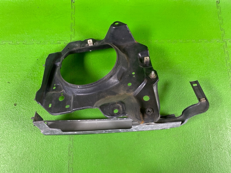 Планка под фары передняя левая BIGHORN 2000 UBS73W 4JX1 Планка под фары передняя левая BIGHORN 2000 UBS73W 4JX1