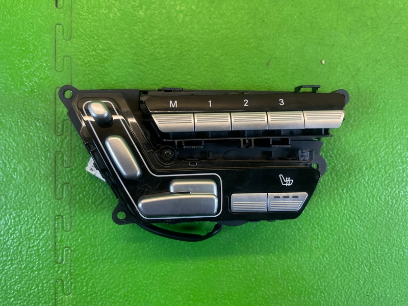 Кнопка регулировки сиденья передняя левая Mercedes-Benz S500 W221 M273E55 A221 870 20 79 контрактная