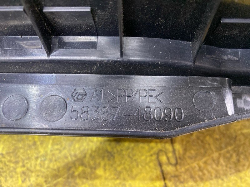Накладка замка багажника задняя RX450H 2018 GYL25 2GR-FXS