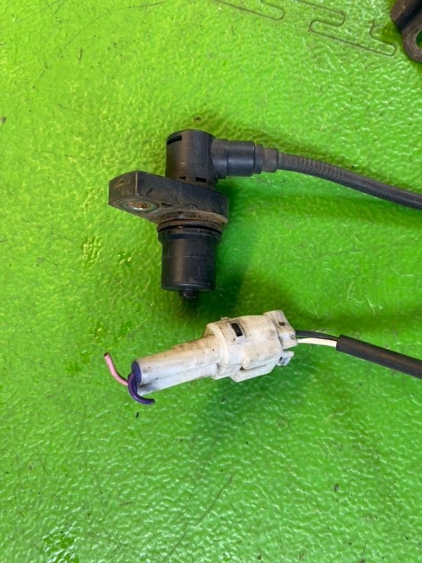 Датчик abs передний левый CELSIOR 1998 UCF21 1UZ-FE