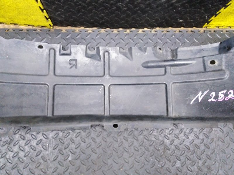 Подкрылок правый VEHICROSS 1997 UGS25 6VD1