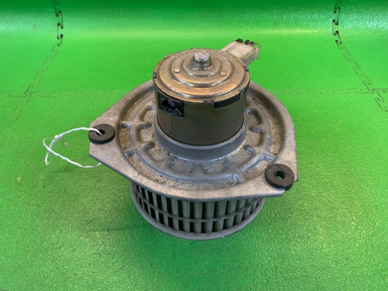 Запчасть мотор печки NISSAN SUNNY 1991 B12 E13S 27220 50A00 контрактная Мотор печки NISSAN SUNNY 1991 B12 E13S 27220 50A00 контрактная