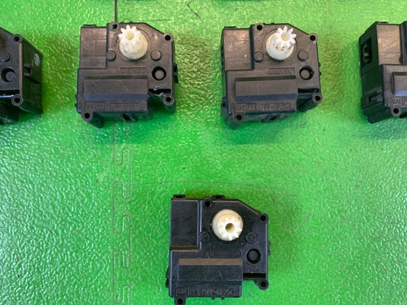 Сервопривод заслонок печки LS460 2017 USF46 1UR-FSE Сервопривод заслонок печки LS460 2017 USF46 1UR-FSE