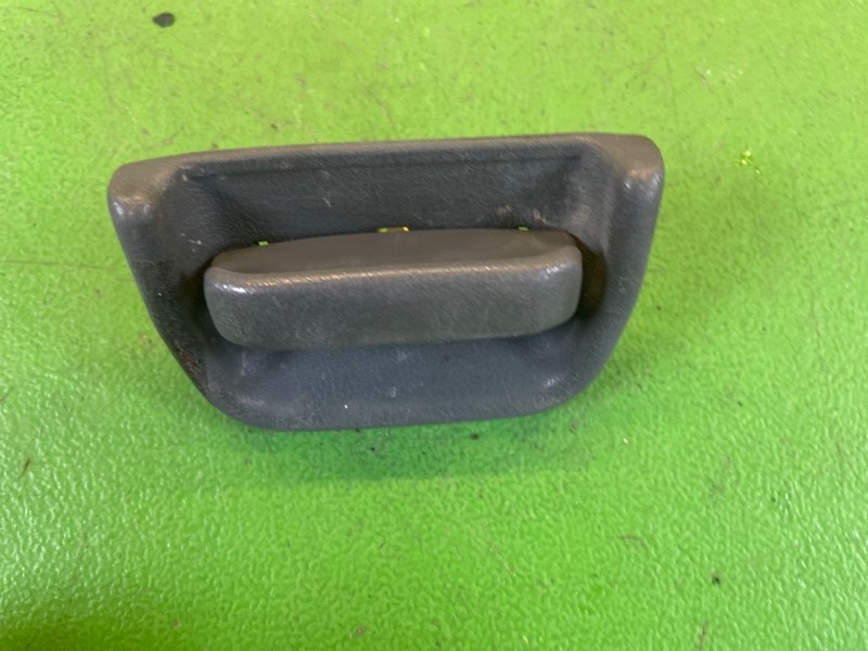 Ручка двери внутренняя задняя левая MAZDA BONGO BRAWNY 2001 SK56 WL S084-73-330F контрактная