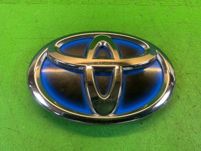 Эмблема передняя PRIUS 2015 ZVW30 2ZR-FXE