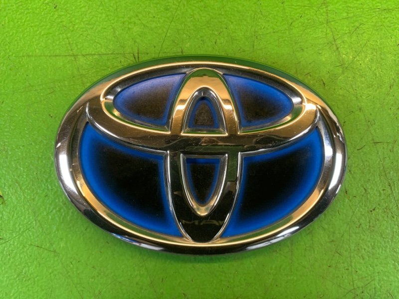 Эмблема передняя TOYOTA PRIUS ZVW30 2ZR-FXE