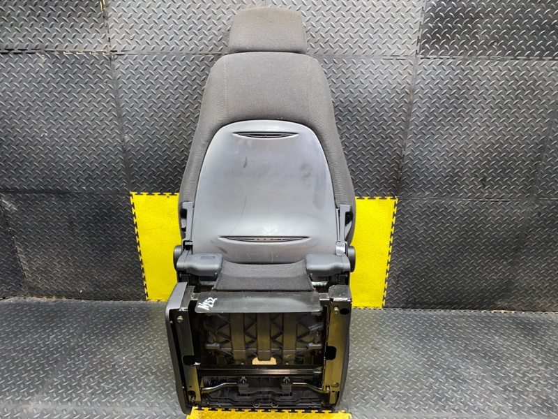 Сиденья комплект VEHICROSS 1997 UGS25 6VD1