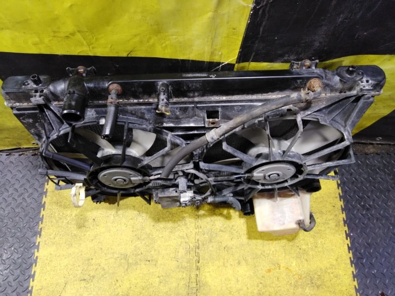 Радиатор для TOYOTA CROWN MAJESTA UZS207 3UZ-FE, 16400-50390 16711-50200, 16400-50390 16711-50200 6 ракурс Радиатор для TOYOTA CROWN MAJESTA UZS207 3UZ-FE, 16400-50390 16711-50200, 16400-50390 16711-50200 6 ракурс