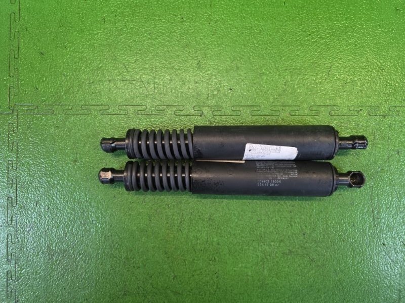Запчасть амортизатор задней двери задний PORSCHE CAYENNE 2004 9PA M48 955-512-550-06 контрактная Амортизатор задней двери задний PORSCHE CAYENNE 2004 9PA M48 955-512-550-06 контрактная