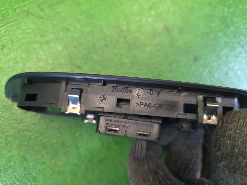 Пульт стеклоподъемника задний правый X1 2013 E84 N46B20B