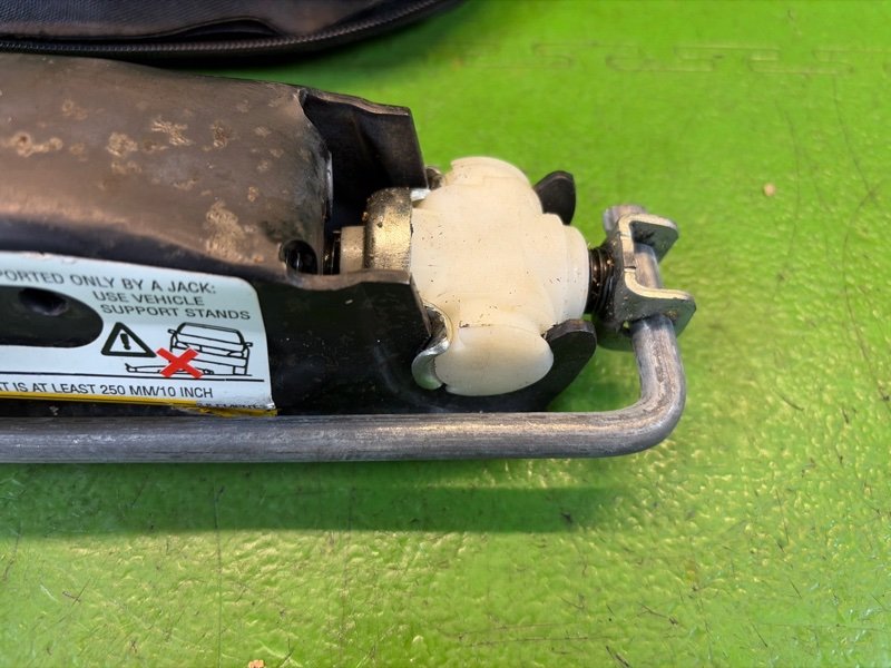 Домкрат COOPER 2005 WMWRE32 W11B16AA