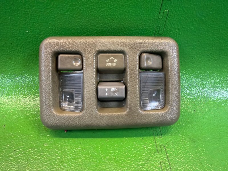 Светильник салона ISUZU BIGHORN 1998 UBS69GW 4JG2 контрактная