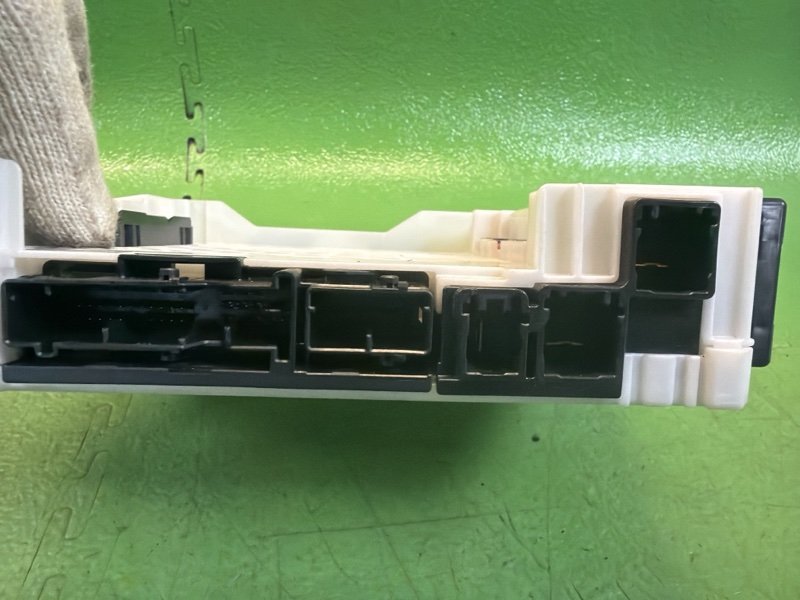 Блок предохранителей TOYOTA YARIS MXPH10 M15A-FXE Блок предохранителей TOYOTA YARIS MXPH10 M15A-FXE