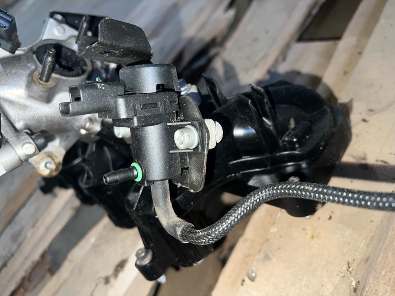 Клапан вакуумный C-Crosser 2012 EP 4HN