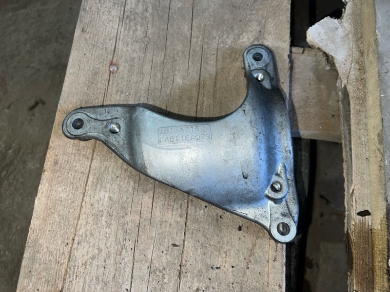 Кронштейн компрессора кондиционера C-Crosser 2012 EP 4HN