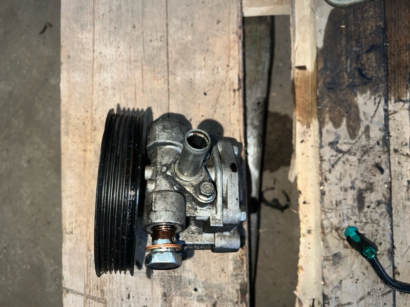 Насос гидроусилителя руля C-Crosser 2012 EP 4HN