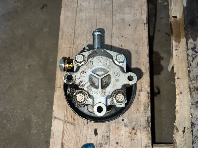 Насос гидроусилителя руля C-Crosser 2012 EP 4HN