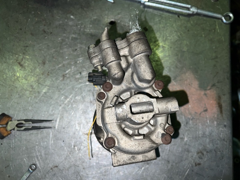 Компрессор кондиционера Nissan Note E11E CR14DE