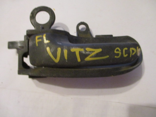 Ручка двери внутренняя Toyota Vitz SCP10 передняя левая