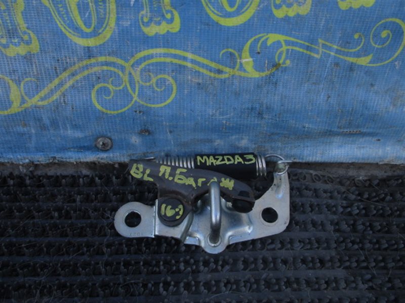 Петля замка багажника Mazda 3 BL Z6 2011