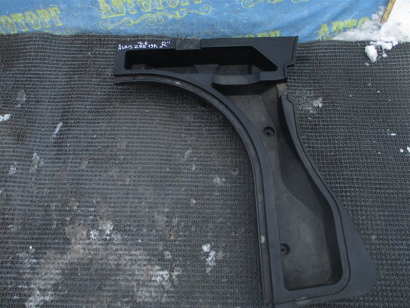 Ящик под инструменты Toyota Auris ZRE151L 1ZR-FE 2008 правый