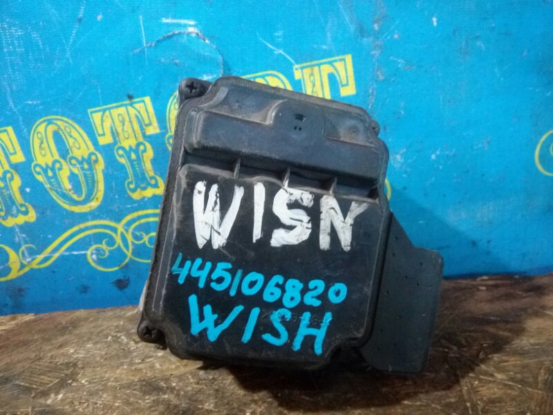 Блок abs Toyota Wish ZNE10 1ZZ
