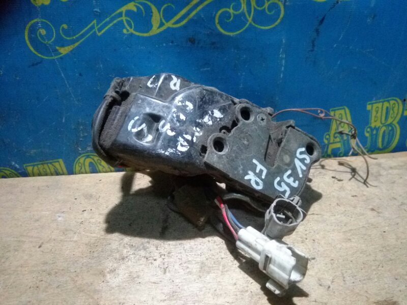 Замок двери Toyota Vista SV35 3S передний правый