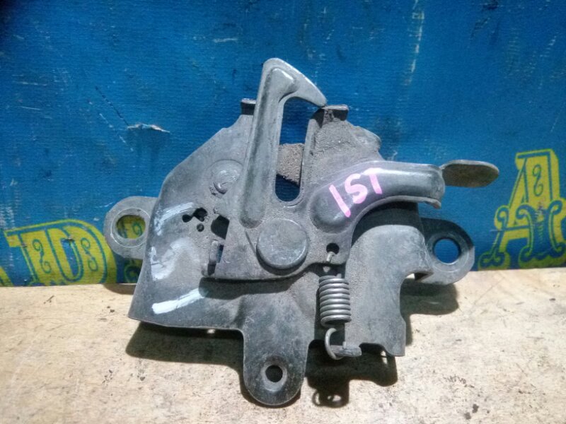 Замок капота Toyota Ist NCP60
