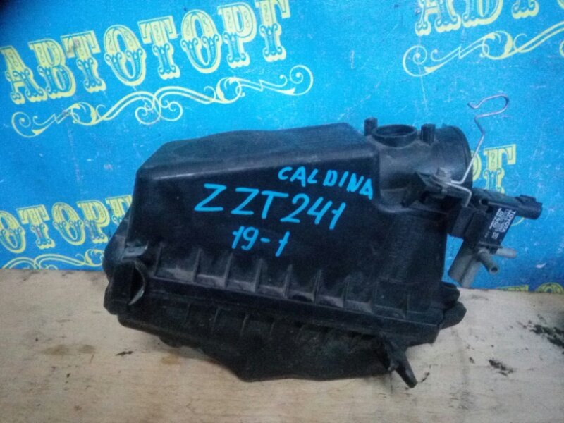 Корпус воздушного фильтра Toyota Caldina ZZT241 1ZZ-FE 2005