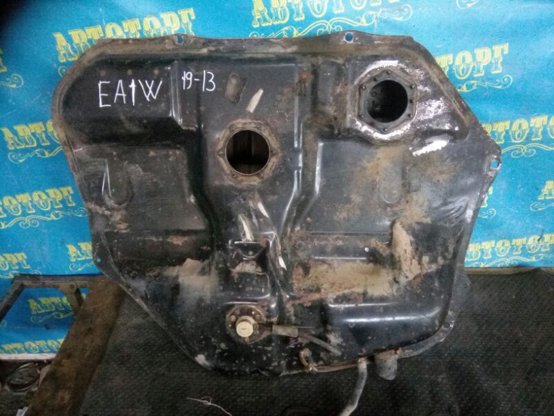 Бензобак Mitsubishi Legnum EA1W 4G93 1998