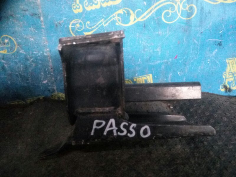 Подушка двигателя Toyota Passo KGC10 1KR передняя левая