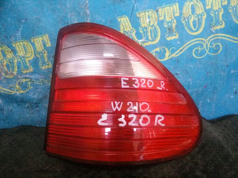 Стоп сигнал Mercedes E-Class W210 112 задний правый