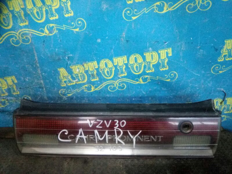 Вставка в багажник Toyota Camry Prominent VZV30 задняя