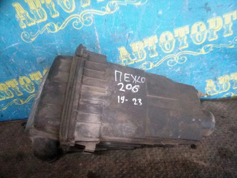 Корпус воздушного фильтра Peugeot 206 2AC TU3A 2006