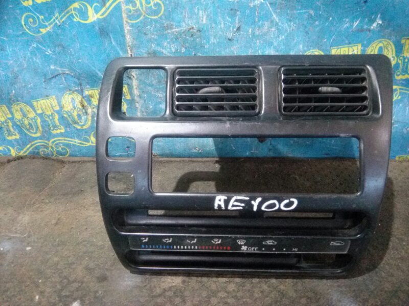 Консоль магнитофона Toyota Corolla AE100