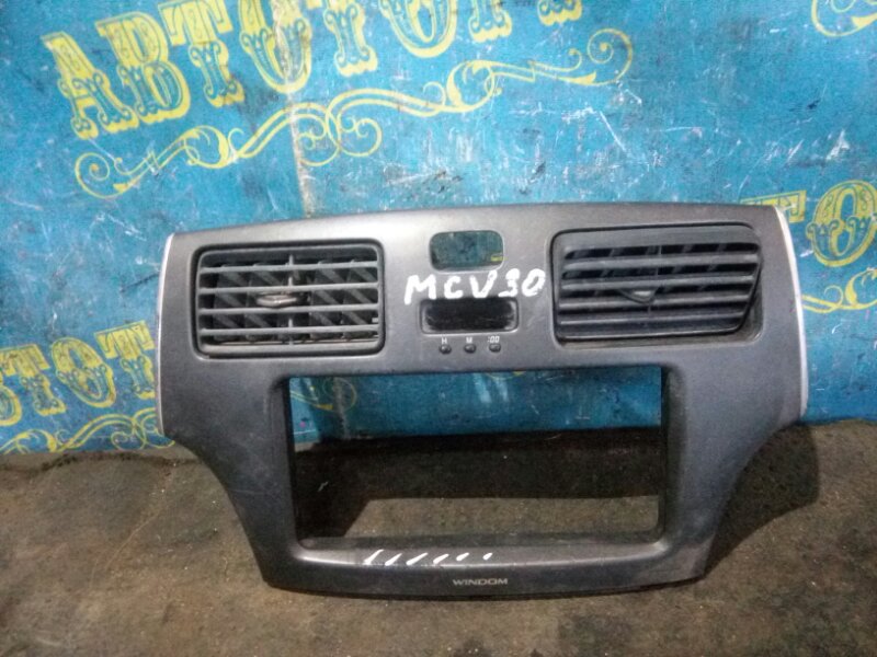 Консоль магнитофона Toyota Windom MCV30