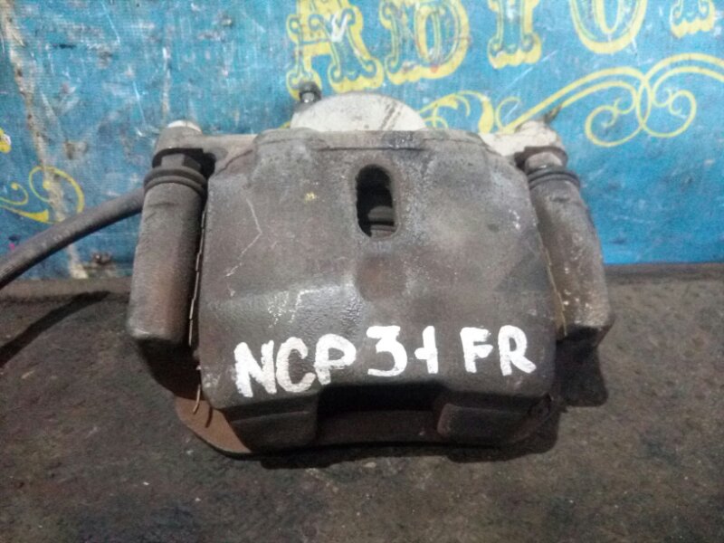 Суппорт Toyota Bb NCP31 передний правый