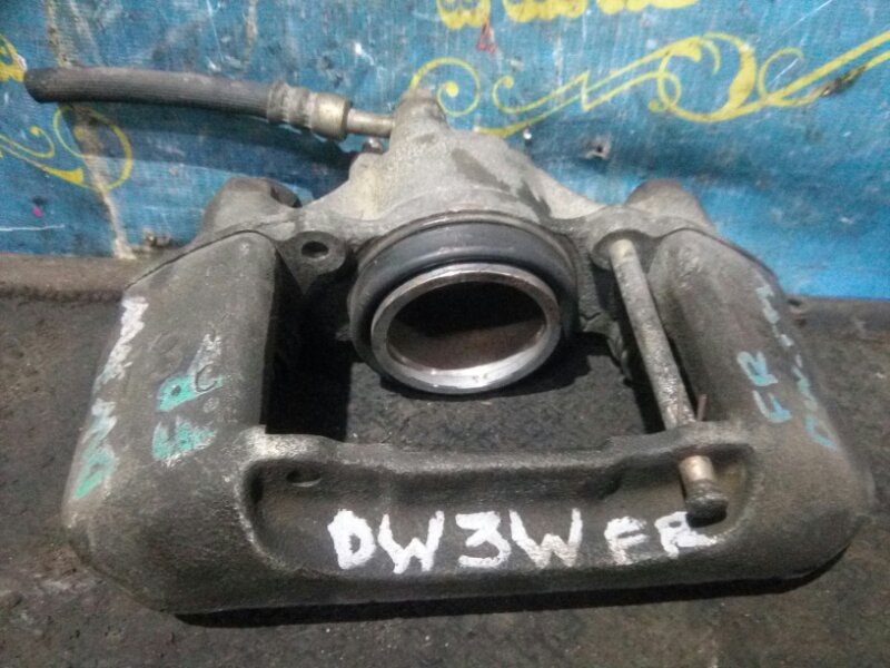 Суппорт Mazda Demio DW3W B3 передний правый