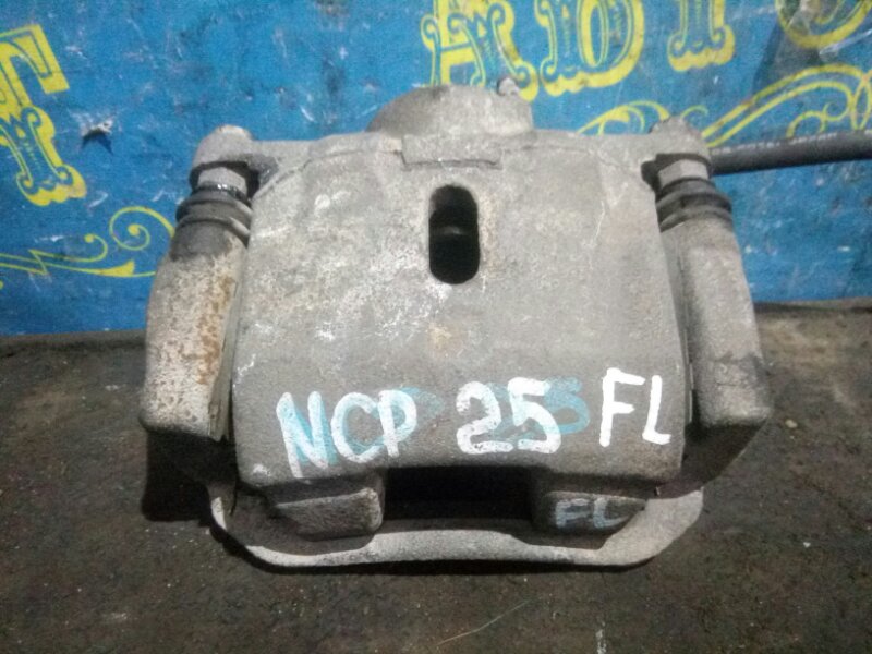 Суппорт Toyota Funcargo NCP25 передний левый
