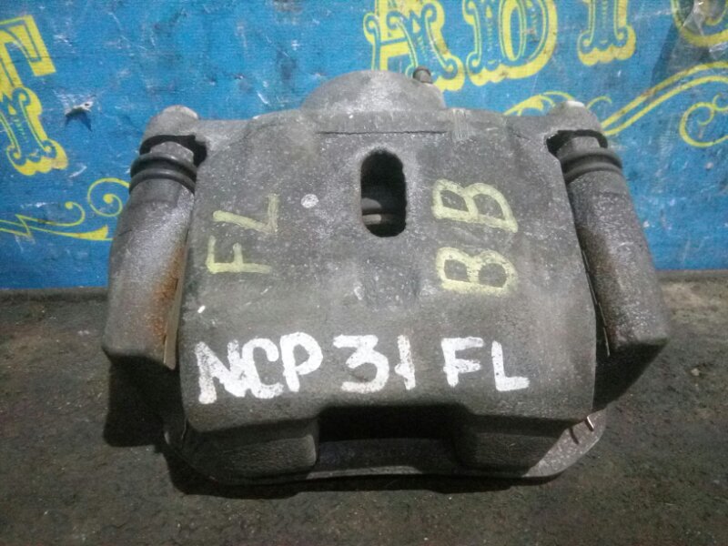Суппорт Toyota Bb NCP31 передний левый