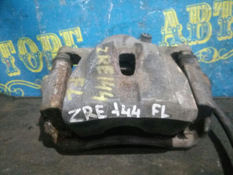 Суппорт Toyota Corolla Fielder ZRE144 2ZR-FE передний левый
