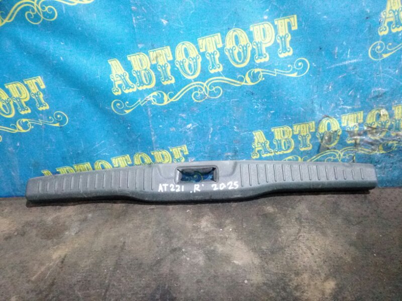 Накладка замка багажника Toyota Avensis AT220 AT221 7A FE 1998