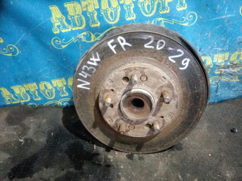 Ступица Mitsubishi Chariot N43W 4G63 1995 передняя правая