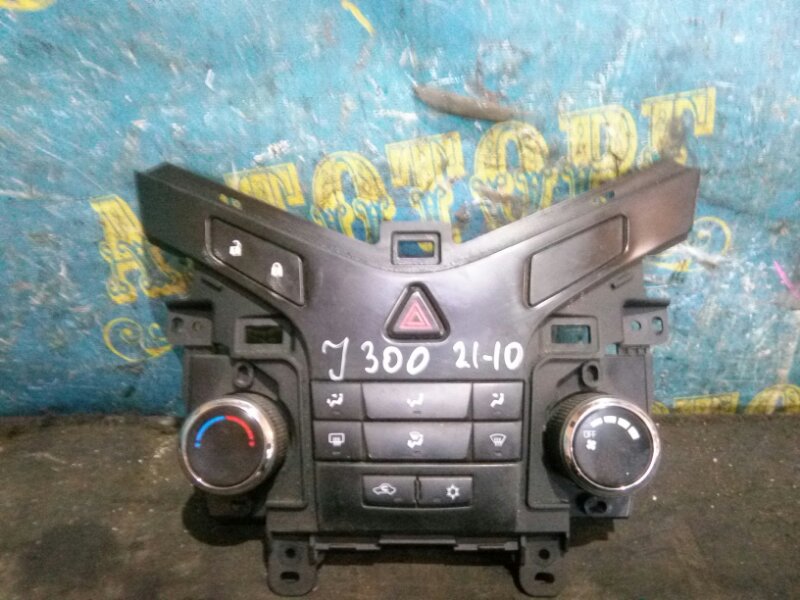 Блок управления климат-контролем Chevrolet Cruze J300 F18D4 2010