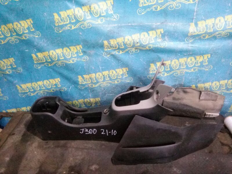 Бардачок между сиденьями Chevrolet Cruze J300 F18D4 2010