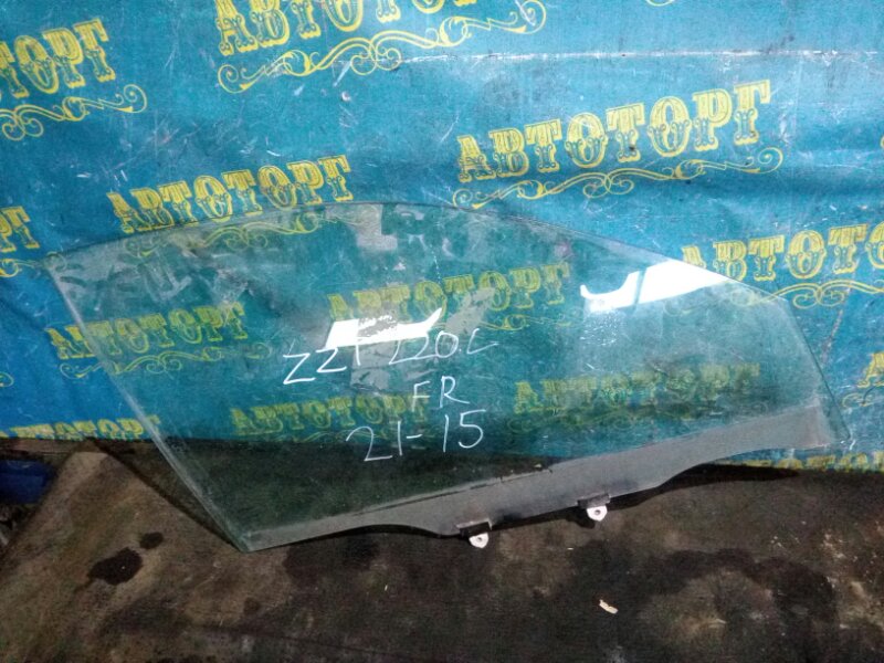 Стекло двери Toyota Avensis ZZT220L 3ZZ 2002 переднее правое