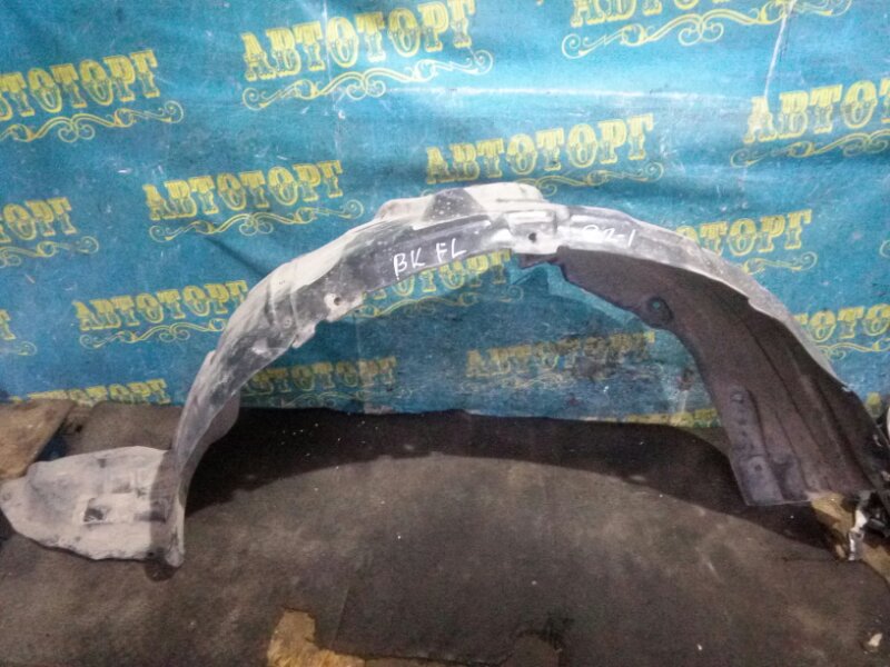 Подкрылок Mazda 3 BK Z6 2004 передний левый