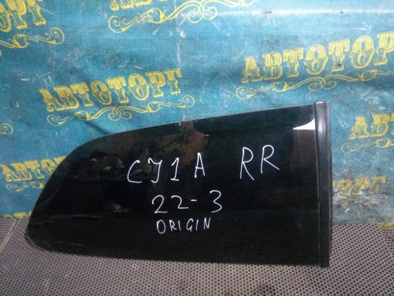 Стекло багажника Mitsubishi Mirage CJ1A 4G13 1999 правое