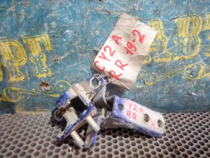 Петля дверная Mitsubishi Lancer X CY2A 4A91 2010 задняя правая
