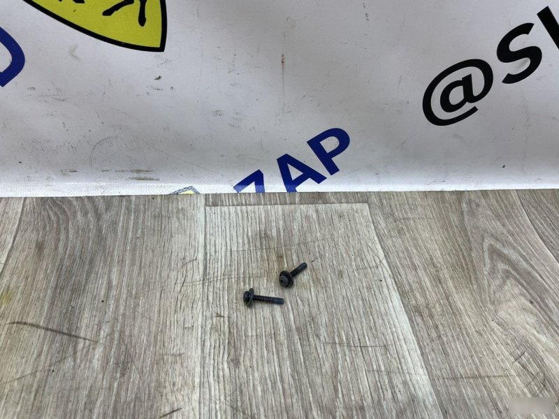 Запчасть винт датчика удара Volvo XC70 2006-2010 контрактная Винт датчика удара Volvo XC70 2006-2010 контрактная